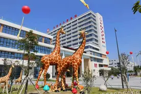中国医师节｜应该“把病人当亲人”，还是“把病人当病人”？图片
