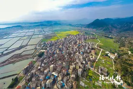 连江村前村：绘就海滨富村山居图图片