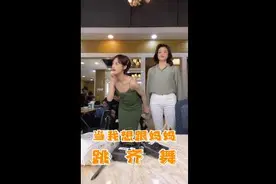 蓝盈莹和妈妈齐舞同框出镜 妈妈颜值抢镜似姐妹图片