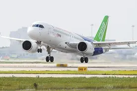 部分航线机票预订量翻番！国内民航市场回暖明显视频封面