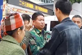 10岁时爬火车找父亲走失被夜市老板收留 23年后终于找到家人图片