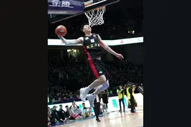 篮球——CBA全明星赛：张镇麟获扣篮大赛冠军图片