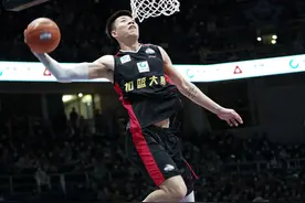 篮球——CBA全明星赛：张镇麟获扣篮大赛冠军图片