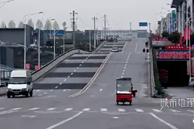 “8D”城市！重庆现大波浪公路，开车如坐过山车图片
