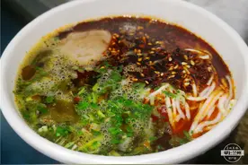 桶装原汤牛肉面兴起！还是兰州人熟悉的那个味儿……图片