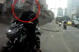 驾考还没拿证，心急男子开无牌摩托上路被查视频封面
