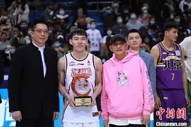 2021年CBA全明星赛南区队获胜 浙江队吴前获MVP图片