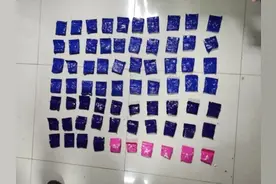 “有刀，有刀！”提醒队友后，他却迎“刃”而上图片