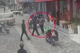 金牌辅助！辅警视频协助前方警力抓捕罪犯并全程“解说”视频封面