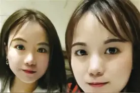 女孩刷视频刷到和自己一模一样的人图片