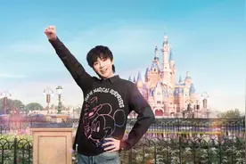 上海迪士尼度假区揭晓5岁生日庆典主题曲《奇妙的惊喜》，由摩登兄弟刘宇宁献唱图片