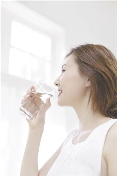 喝隔夜水致癌？别扯了