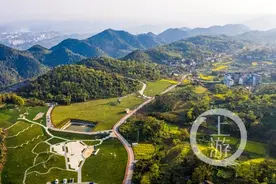 废弃矿山“大变脸”，如今成了漂亮的生态休闲公园图片