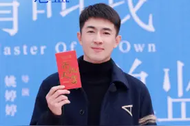 《请叫我总监》开机 谭松韵搭档林更新组CP图片