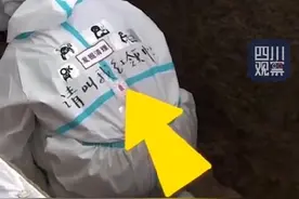 可可爱爱～三星堆发掘人员背后的标语乖惨了图片