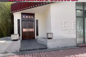 青山江滩一公厕竟被改成餐馆，游客无奈钻进小树林方便图片