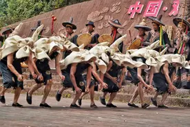 云南：“虎文化盛宴”上“云端”图片