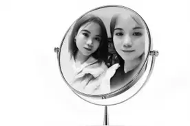 女子网上刷到“另一个自己”：是双胞胎吗？她俩想做DNA鉴定图片