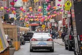 华裔女子在纽约唐人街被钢管砸脸 嫌犯叫嚣：我来打亚洲人图片