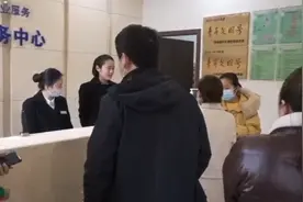 成都一男孩疑猥亵多名幼童警方介入，律师称难以追究刑责视频封面