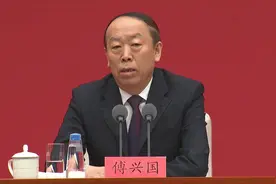 中组部：710多万名老党员将获颁“光荣在党50年”纪念章视频封面