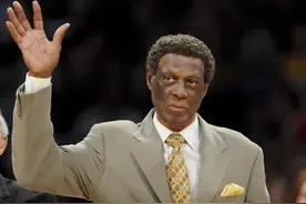 八进总决赛都输了！NBA最悲情巨星埃尔金·贝勒去世，享年86岁图片