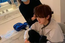 鹿晗做造型照片曝光 眼神深邃嘴角微扬尽显帅气图片