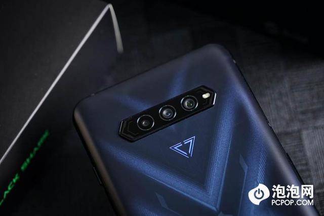 强劲性能操控更精准 黑鲨4 Pro评测