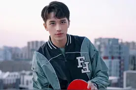 许魏洲帅气大片曝光 身穿运动套装活力满满图片