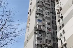 沪一高楼外立面脱落砸中居民致死后续：小区所有高楼已做检测视频封面