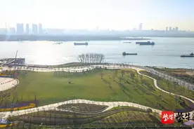 南京江北长江岸线惊艳亮相，来“城市客厅”5万平方米阳光大草坪逛逛图片
