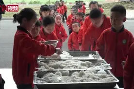 实拍贵州一顿农村学生营养午餐的诞生视频封面