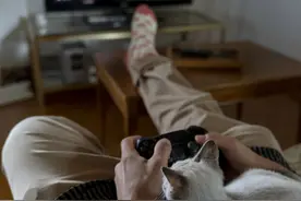 半月谈｜城市“蹲族”：这些高学历年轻人明明拿着一手“好牌”，为何却选择“就地躺平”？图片