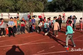 广东吴川：破旧小学变身读书乐园图片