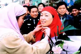 任长霞：一抹闪耀星河的绚丽彩霞图片