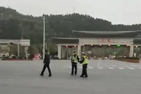 是正常行驶？还是违反交规？货车撞上越野车致4死1伤留下多个疑问图片