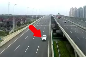 一高速上宝马男上海飙车197码后单手自拍，上网炫耀被刑拘视频封面