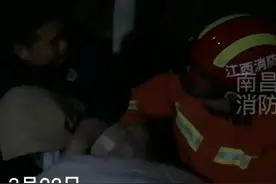 25岁女子跳楼被救下后，在消防员怀中放声痛哭！网友：好好活着比什么都重要图片