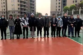 85秒｜都是套路！进群发红包得游戏装备 10岁小学生被骗6万元视频封面