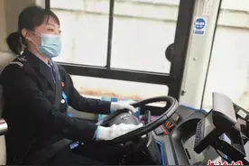 公交车女司机苏日娅：坚持14年用蒙汉双语温暖乘客图片