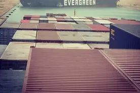 台湾长荣运营货轮搁浅 外媒：或对全球贸易有“灾难性”影响图片