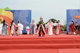 戴花环、道万福、赏花歌，上海崇明花朝节今日开幕预热花博会图片