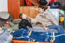 湖南22岁女生带着4岁弟弟生活：我不是“扶弟魔”，永不放弃他图片