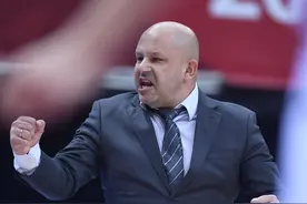 首钢男篮进入全运会节奏，雅尼斯回国前“留作业”图片