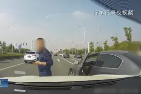 被“路怒症”逼停威胁，合肥这位司机“教科书式”应对图片
