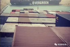 活久见！台湾20万吨货轮在苏伊士运河卡住了！瞬间大堵船，油价都涨起来了图片