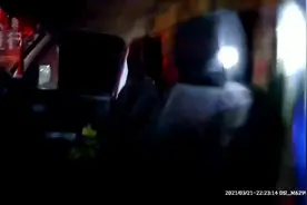 行走的“炸弹”！ 高速交警查获非法运输烟花爆竹视频封面
