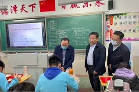开餐咯！枣庄市中小学生在校吃到热乎的营养餐图片