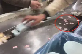 宁波一鞋厂组装工人往鞋里塞“小广告”，网友“求”曝光竟为购买？图片