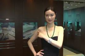 76秒｜两件手镯领衔香港苏富比珠宝春拍 63克拉无暇白钻打造水晶手镯图片